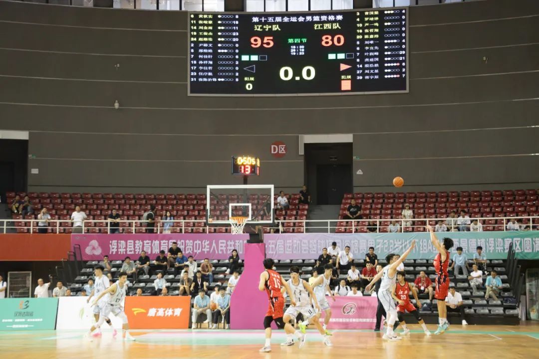 包含RNG观众热烈欢呼！，费德勒迎来十赛季出色发挥上演精彩一战的词条